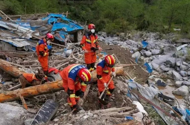 油動式大載荷長航時無人直升機(jī)——打造我國應(yīng)急救援、防汛救災(zāi)、森林草原消防的“新質(zhì)戰(zhàn)斗力”！